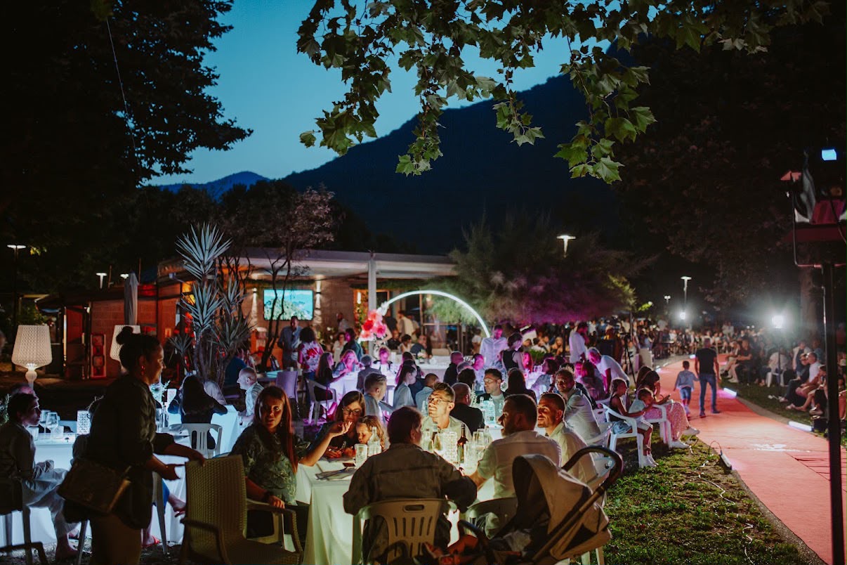 Kiosko Idro — lakefront kiosk on Lake Idro